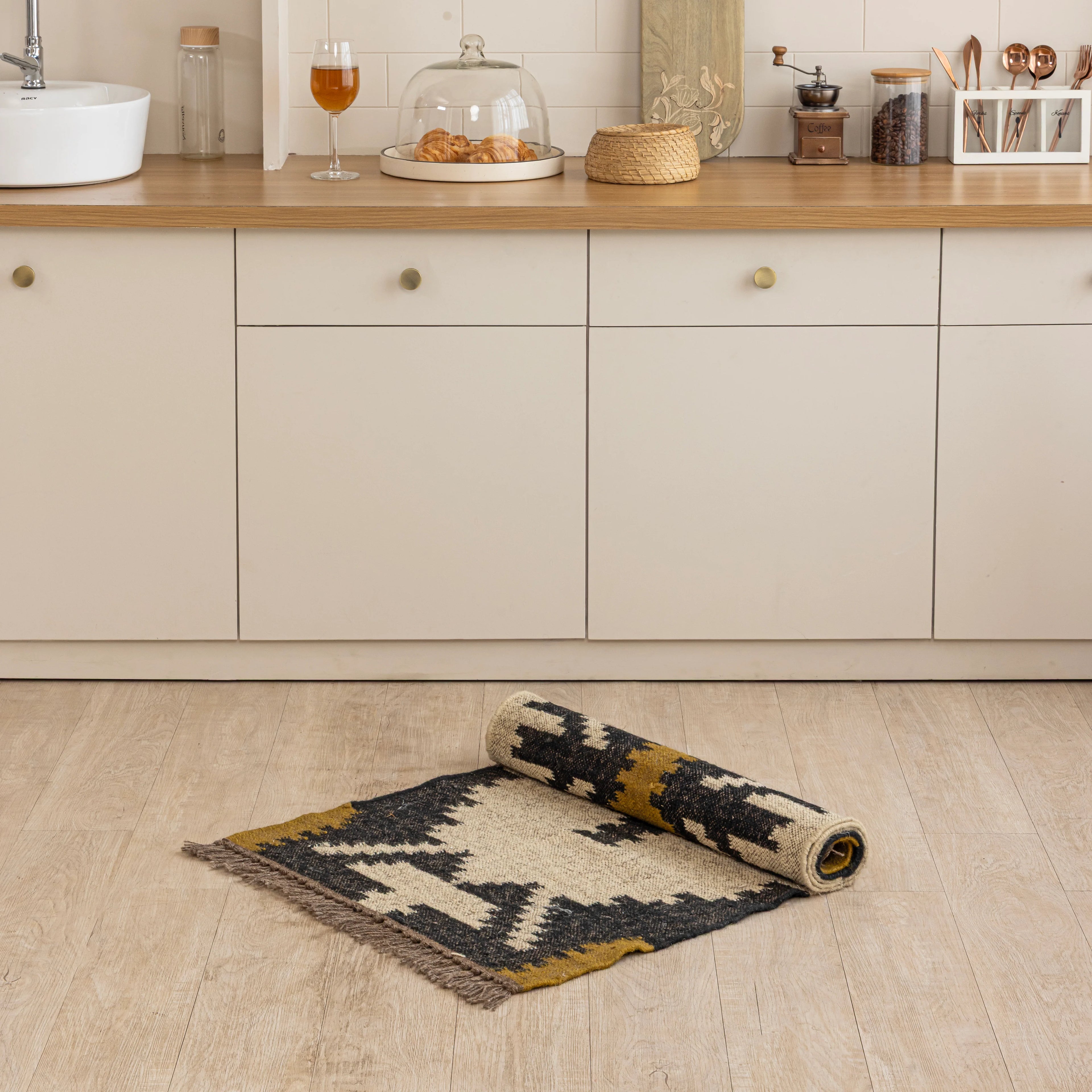 Handwoven Kilim Runner Rug – Beige & Black Tribal Pattern, Jute & Wool Blend, Reversible Flatweave with Fringe Tassels