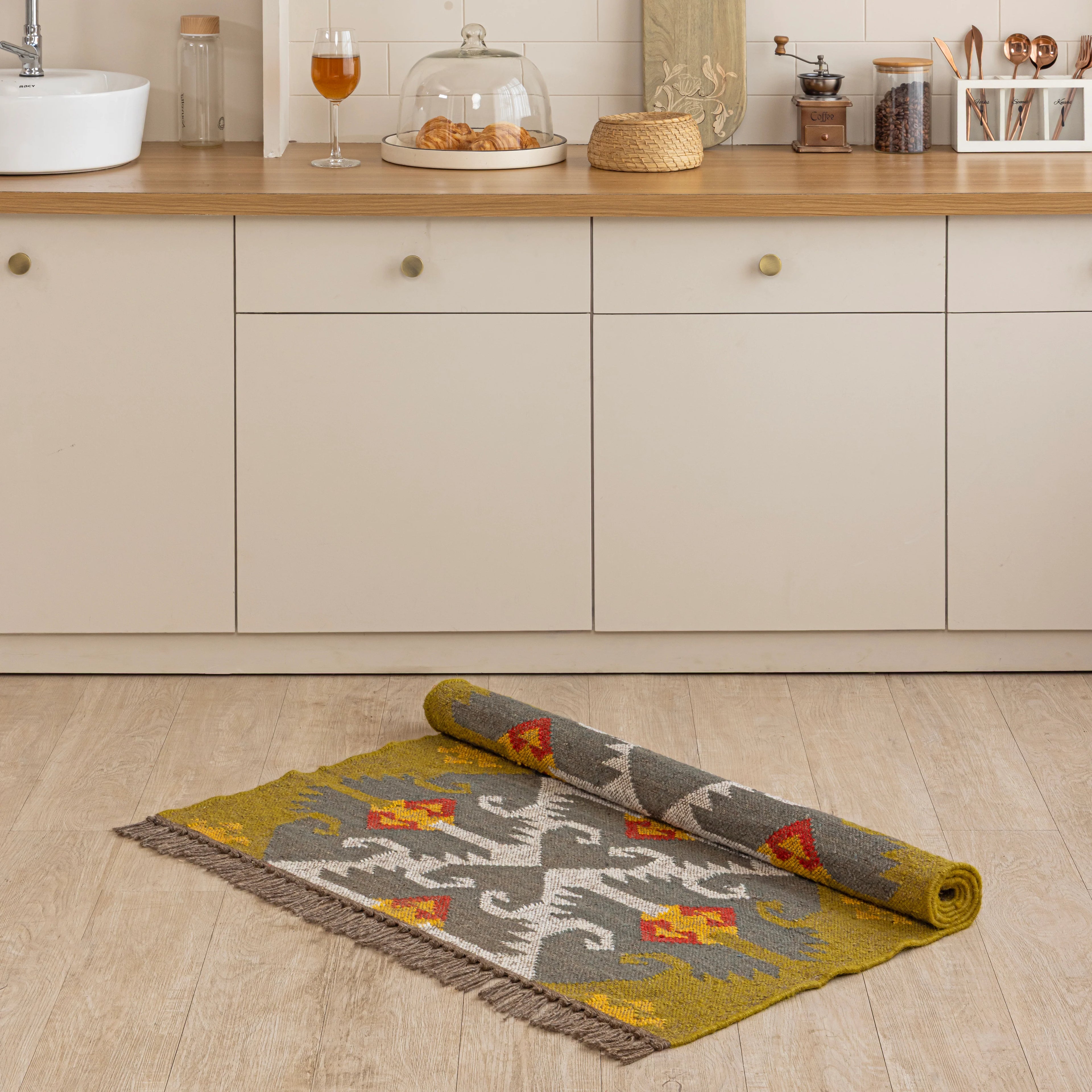 Handwoven Kilim Area Rug – Grey & Mustard Tribal Pattern, Jute & Wool Blend, Reversible Flatweave with Fringe Tassels